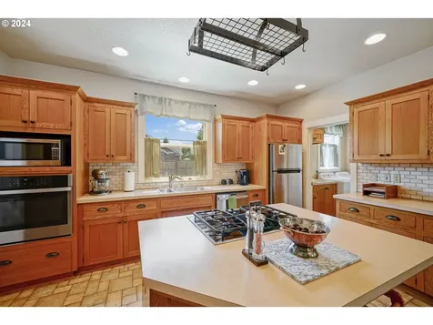 21051 Jenny Marie Lane NE Aurora OR 97002