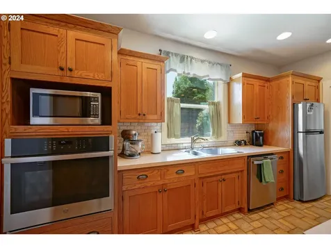 21051 Jenny Marie Lane NE Aurora OR 97002