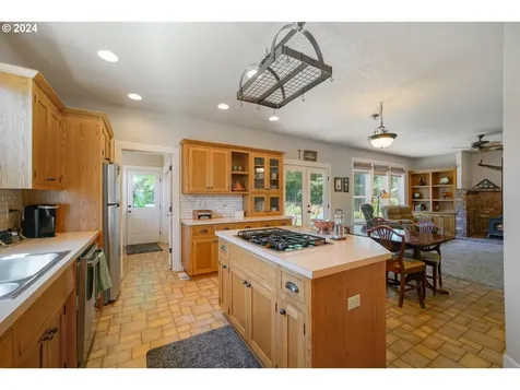 21051 Jenny Marie Lane NE Aurora OR 97002