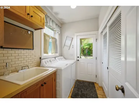 21051 Jenny Marie Lane NE Aurora OR 97002