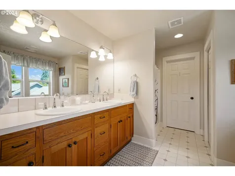 21051 Jenny Marie Lane NE Aurora OR 97002