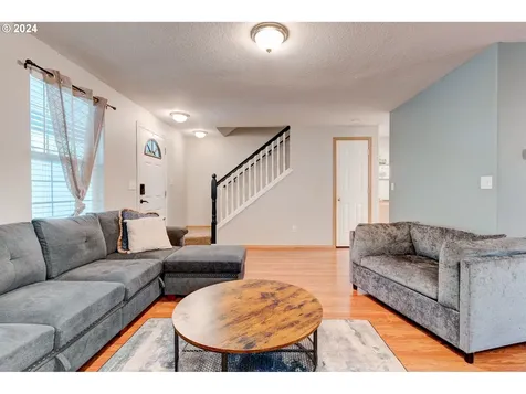1015 E Hilltop Drive Newberg OR 97132
