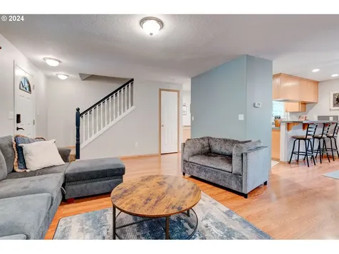 1015 E Hilltop Drive Newberg OR 97132