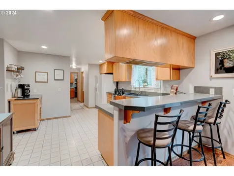 1015 E Hilltop Drive Newberg OR 97132