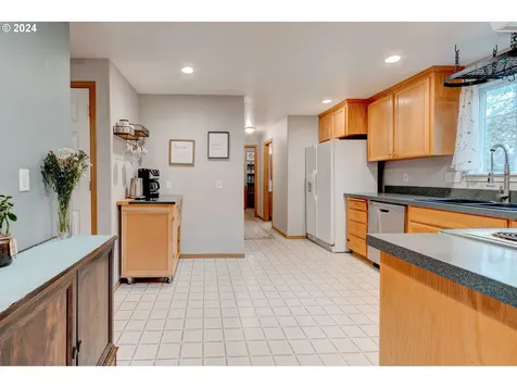 1015 E Hilltop Drive Newberg OR 97132