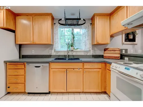 1015 E Hilltop Drive Newberg OR 97132