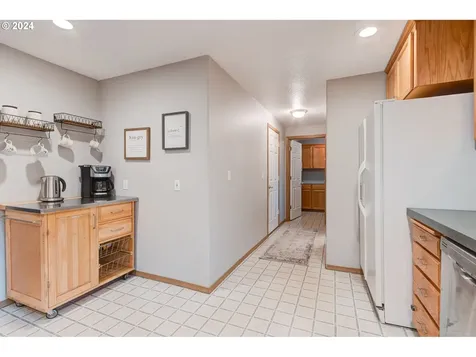 1015 E Hilltop Drive Newberg OR 97132