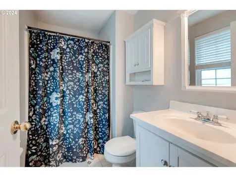 1015 E Hilltop Drive Newberg OR 97132