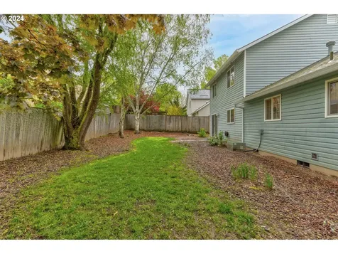 1015 E Hilltop Drive Newberg OR 97132
