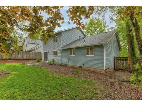 1015 E Hilltop Drive Newberg OR 97132