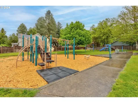 1015 E Hilltop Drive Newberg OR 97132