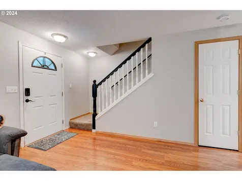 1015 E Hilltop Drive Newberg OR 97132