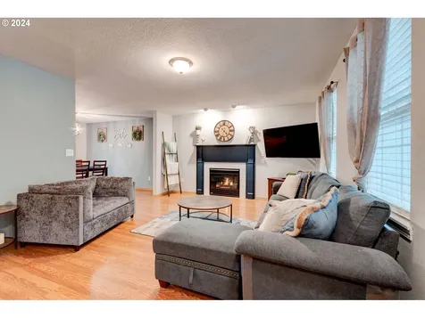 1015 E Hilltop Drive Newberg OR 97132