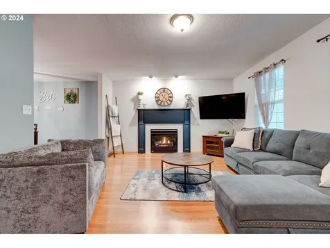 1015 E Hilltop Drive Newberg OR 97132