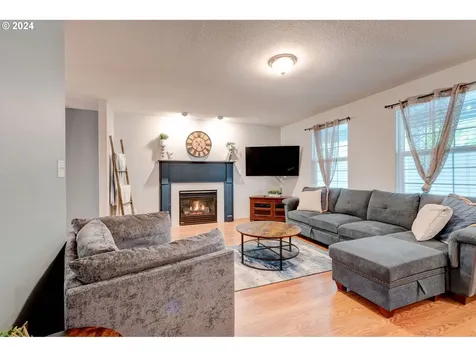 1015 E Hilltop Drive Newberg OR 97132