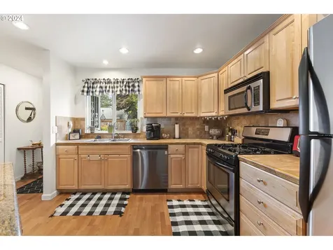 10627 SW Murdock Street Portland OR 97224
