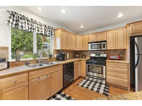 10627 SW Murdock Street Portland OR 97224