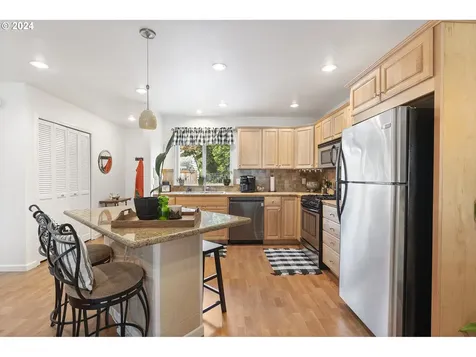 10627 SW Murdock Street Portland OR 97224