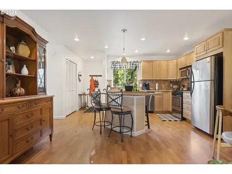 10627 SW Murdock Street Portland OR 97224