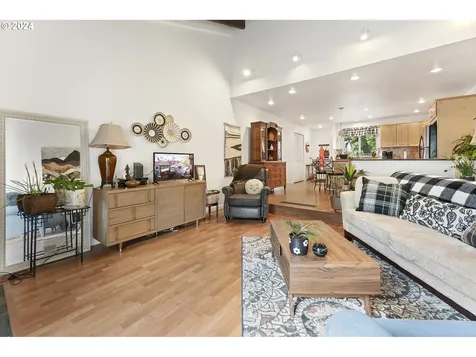 10627 SW Murdock Street Portland OR 97224