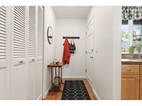 10627 SW Murdock Street Portland OR 97224