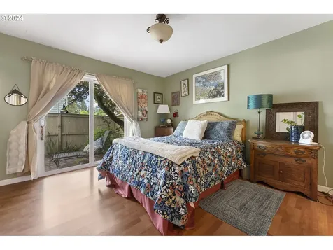 10627 SW Murdock Street Portland OR 97224