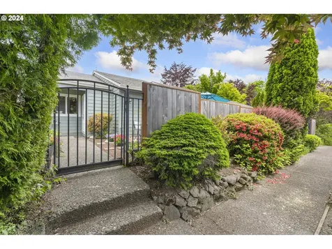 10627 SW Murdock Street Portland OR 97224