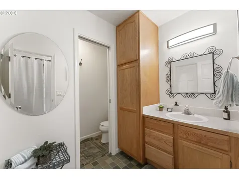 10627 SW Murdock Street Portland OR 97224
