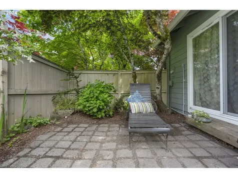 10627 SW Murdock Street Portland OR 97224