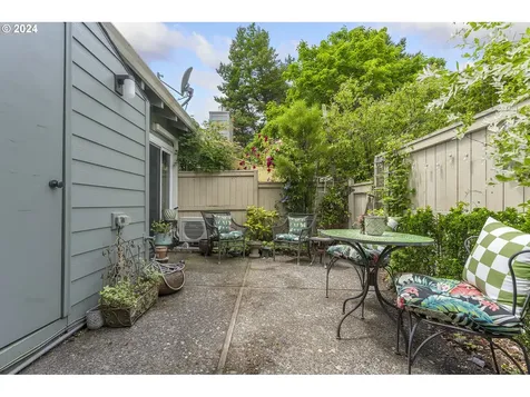 10627 SW Murdock Street Portland OR 97224
