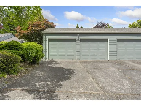 10627 SW Murdock Street Portland OR 97224