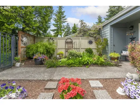 10627 SW Murdock Street Portland OR 97224