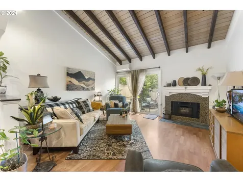 10627 SW Murdock Street Portland OR 97224