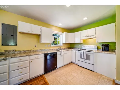 8255 S Victoria Avenue Rockaway Beach OR 97136