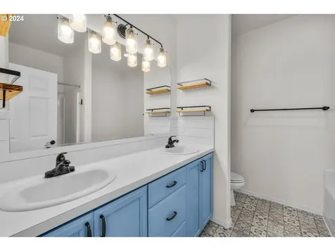 4181 SW Badger Avenue Redmond OR 97756