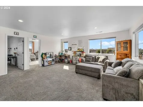 4181 SW Badger Avenue Redmond OR 97756