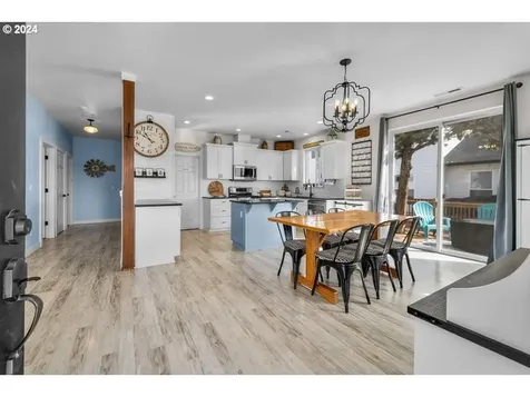 4181 SW Badger Avenue Redmond OR 97756