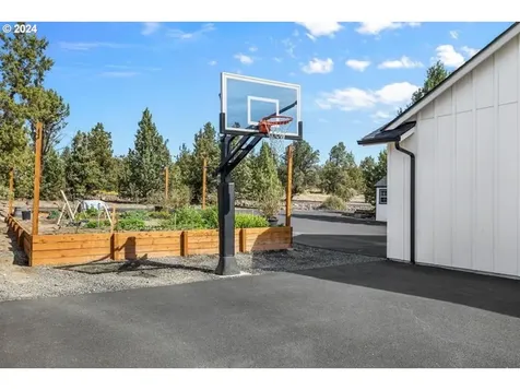 4181 SW Badger Avenue Redmond OR 97756