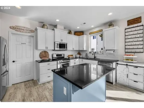 4181 SW Badger Avenue Redmond OR 97756