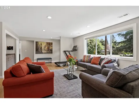 8825 Sw 82nd Avenue Portland OR 97223