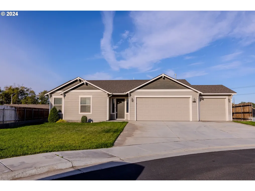 2417 NW Mountain View Court Hermiston OR 97838