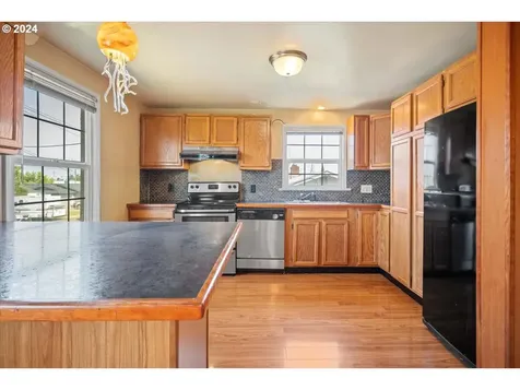 279 S 35th Street Springfield OR 97478