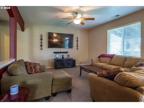754 Callahan Drive Roseburg OR 97471