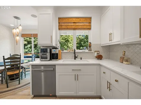 2534 NW Rhodes Lane Portland OR 97229