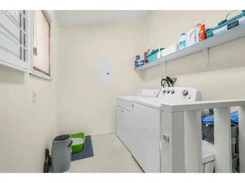 6424 SE 84th Place Portland OR 97266