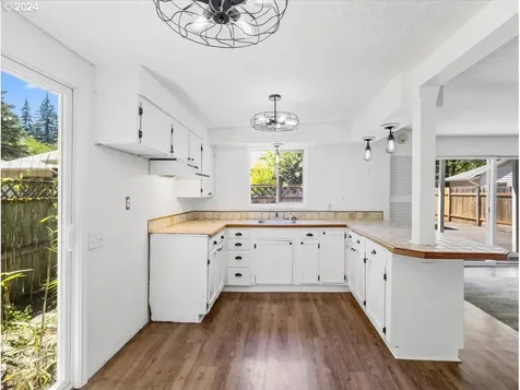 18308 Pilkington Road Lake Oswego OR 97035