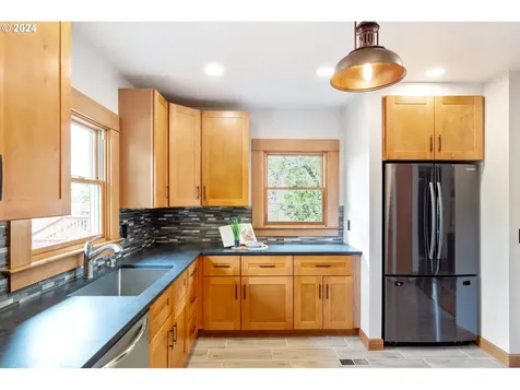 6846 Ne Mallory Avenue Portland OR 97211