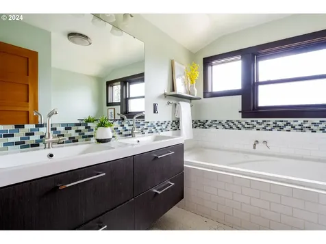 6846 Ne Mallory Avenue Portland OR 97211