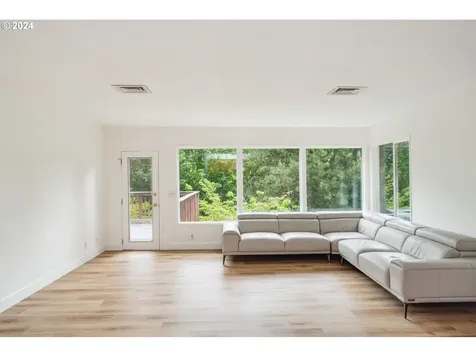 6920 SW 2nd Avenue Portland OR 97219