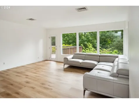 6920 SW 2nd Avenue Portland OR 97219